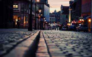 哪里可以买微博赞,在当今社交媒体充斥的时代，微博作为一种重要的社交网络工具，已经成为人们获取信息、互动交流的重要渠道之一。随着微博用户数量的不断增加，许多用户开始关注自己的微博账号，希望通过增加点赞数来提高自己的影响力和知名度。因此，一些不法分子开始利用这一需求，提供虚假点赞服务，从中牟取利益。然而，购买微博赞并非明智之举，不仅可能违反微博的使用规则，还可能带来诸多风险。接下来，我们将深入探讨购买微博赞的问题及其背后的影响。!