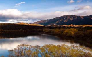 买快手的赞,在当今数字化的社会环境中，各种社交媒体平台扮演着日益重要的角色，许多年轻人乐于通过网络表达自我并获取认可。作为众多社交平台之一的快手（Kuaishou），自然成了很多创意内容的集散地，也为众多的创作者提供了一个展示才华的舞台。在这样的背景下，不少用户为了提升作品的曝光度和关注度，开始考虑购买快手的赞。本文将探讨买快手赞的背后动因、其是否值得推荐以及应注意的几个问题。!